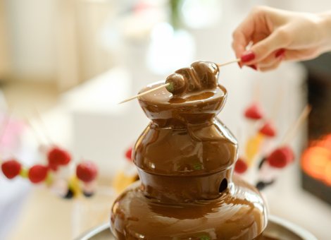 Czy fontanny czekoladowe są nadal modne? Jak urozmaicić fontannę?