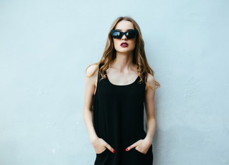 Jakie paznokcie do czarnej sukienki pasują najlepiej?