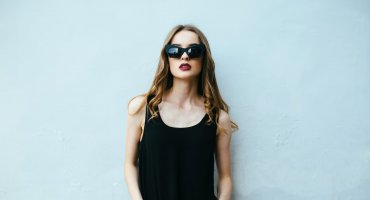 Jakie paznokcie do czarnej sukienki pasują najlepiej?