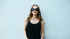 Jakie paznokcie do czarnej sukienki pasują najlepiej?