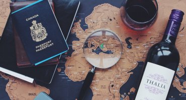 Najlepsze prezenty ślubne dla pary kochającej podróże