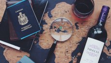 Najlepsze prezenty ślubne dla pary kochającej podróże