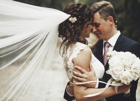 Niebanalne przykłady tekstów na zaproszenia ślubne